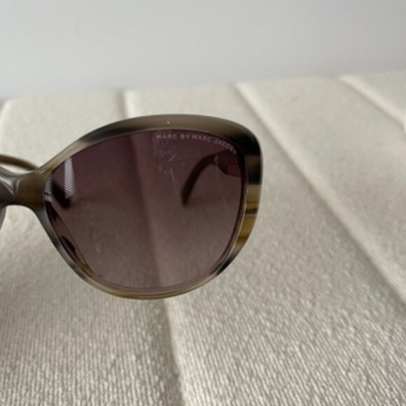 Marc Jacobs Sunglasses - Picture 6 of 9